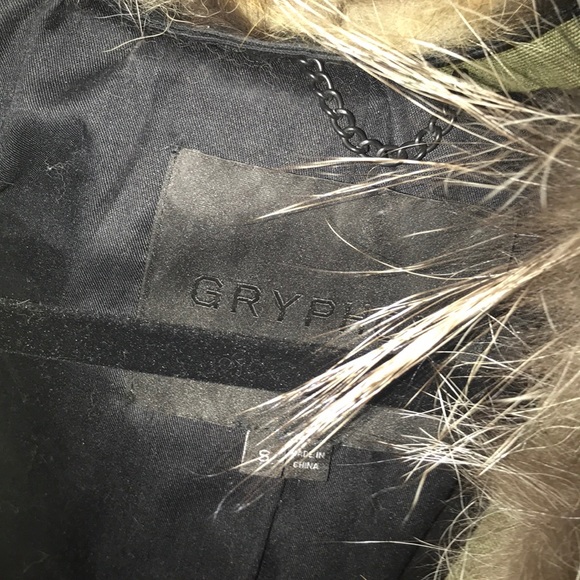 Fur blazer 😍🔥 - Picture 4 of 5